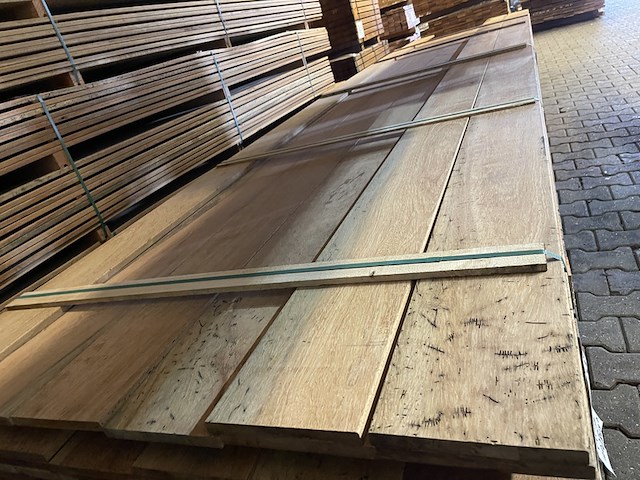 Ca. 116x angelim pedra country grade planken geschaafd, 18x140mm, lengte 72/400cm, 35/450cm, 6/500cm, 3/550cm - afbeelding 1 van  3