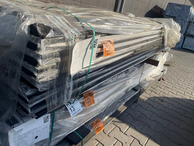 Ca. 117x douglas dubbele rhombus zwart gecoat, 25x123mm, lengte 300cm - afbeelding 2 van  3