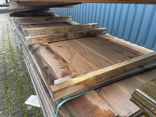 Ca. 117x douglas wisselsponning, 18x190mm, lengte 400cm - afbeelding 1 van  3