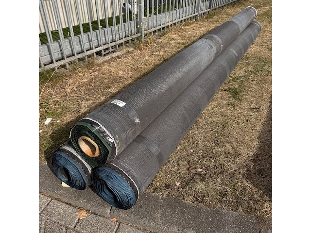 Ca. 118,80m2 kunstgras, 24 mm hoog, groen - afbeelding 2 van  3