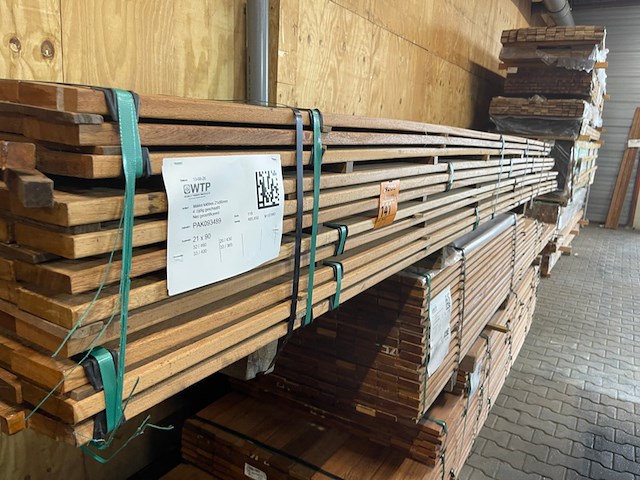 Ca. 118x angelim pedra planken geschaafd, 21x90mm, lengte 33/365cm, 33/400cm, 20/430cm, 32/460cm - afbeelding 2 van  3