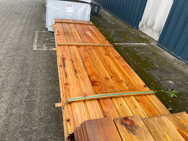 Ca. 119x douglas channelsiding, 18x137mm, lengte 300cm - afbeelding 1 van  3
