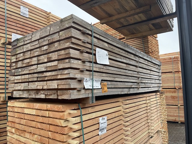 Ca. 119x douglas planken fijnbezaagd, 32x150mm, lengte 300cm - afbeelding 2 van  3