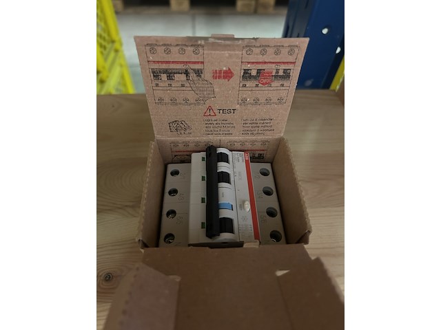 Ca. 11x abb schakelmateriaal w.o. aardlekautomaten - afbeelding 5 van  9