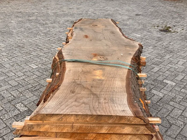 Ca. 11x amerikaans eiken stam gezaagd, 50x950mm, lengte 260cm - afbeelding 1 van  3