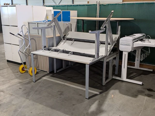 Ca. 11x diverse kantoortafels en bureau's - afbeelding 1 van  6