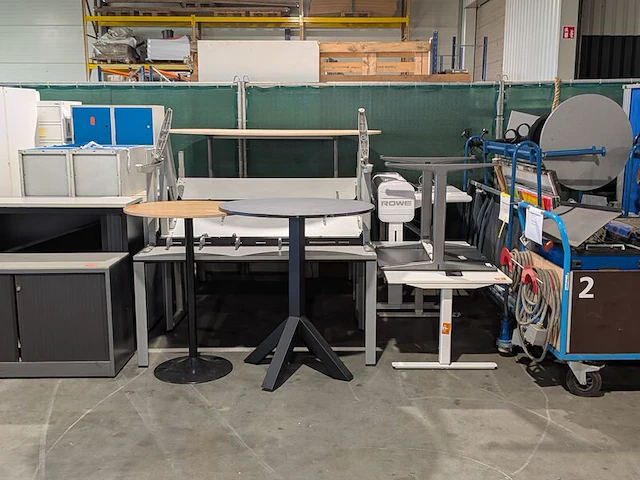 Ca. 11x diverse kantoortafels en bureau's - afbeelding 6 van  6