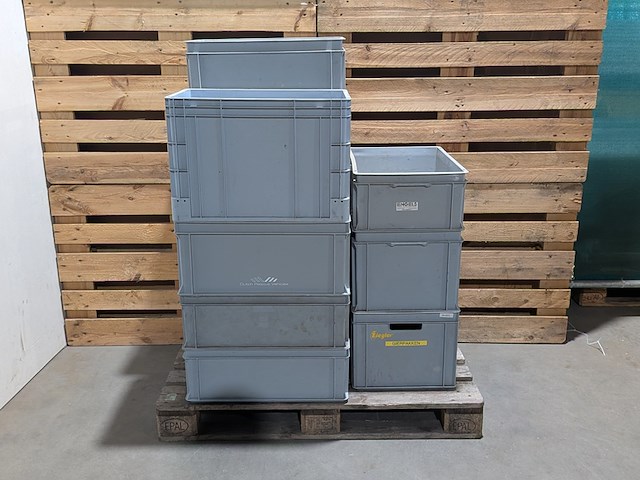 Ca. 11x diverse kunststof stabelbak - afbeelding 1 van  6