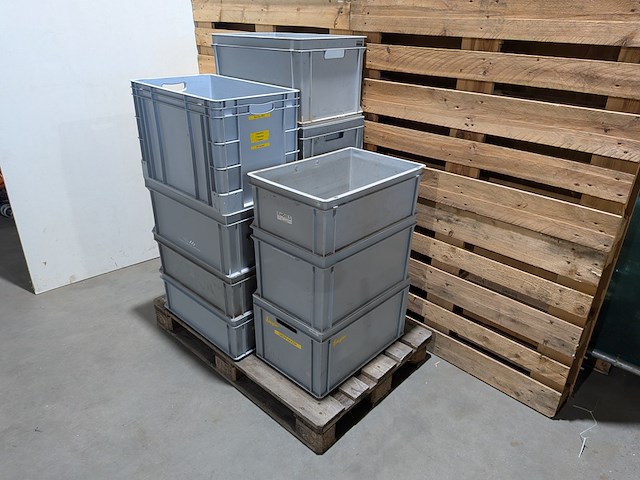 Ca. 11x diverse kunststof stabelbak - afbeelding 2 van  6