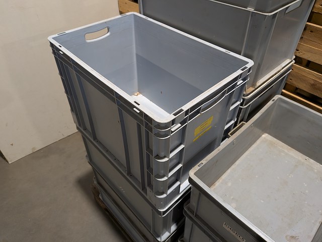 Ca. 11x diverse kunststof stabelbak - afbeelding 6 van  6