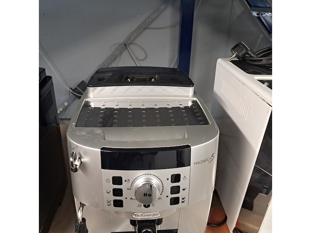 Ca. 11x meerdere koffiebonen machines, o.a. siemen, delonghi, saeco - afbeelding 5 van  24