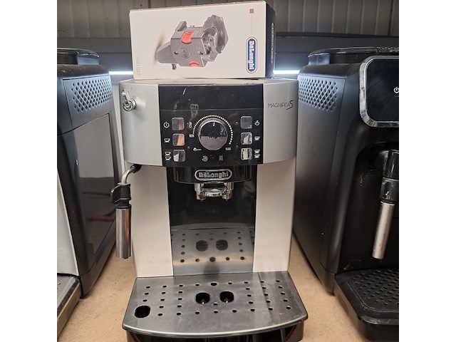 Ca. 11x meerdere koffiebonen machines, o.a. siemen, delonghi, saeco - afbeelding 13 van  24