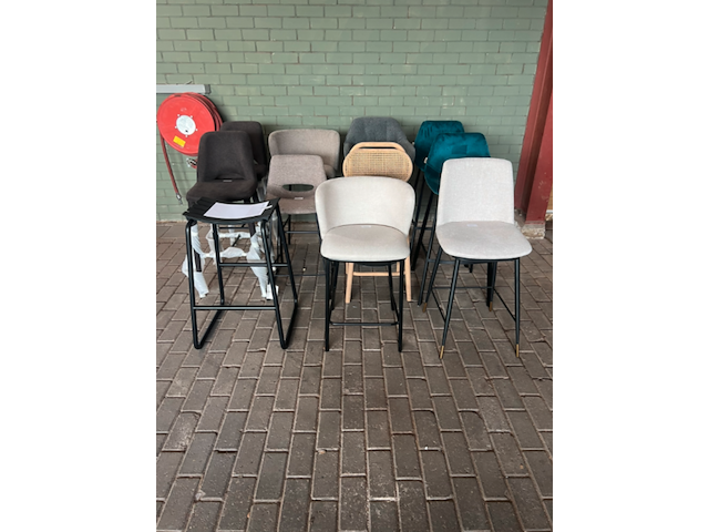 Ca. 11x merk barkrukken, polspotten, kave home, dutchbone en byfonq, zwart - afbeelding 1 van  4