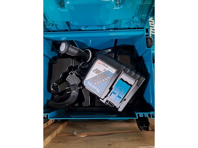 Ca. 11x opbergkoffer met oplader en 13x opbergkoffer zonder oplader, makita, o.a dc18rc - afbeelding 4 van  6