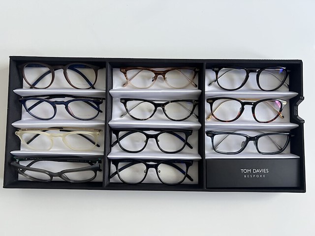Ca. 11x optische monturen, tom davies, in luxe opbergdoos/displaytray - afbeelding 1 van  16