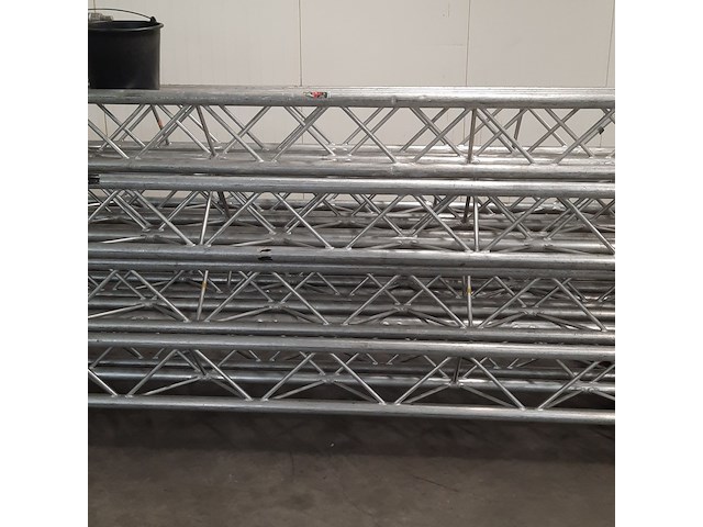 Ca. 11x paal t.b.v. truss systeem - afbeelding 4 van  7