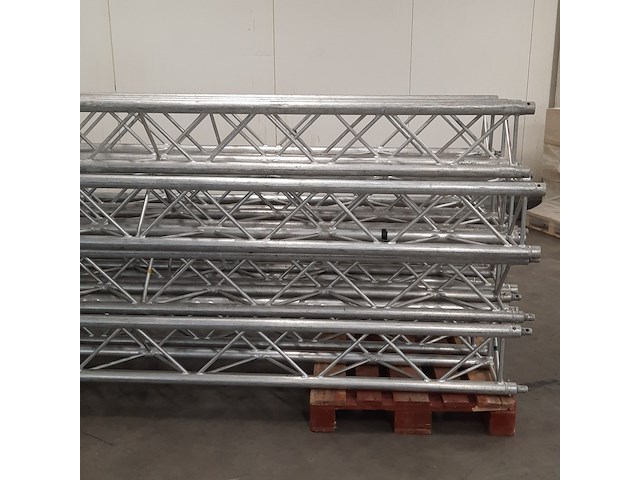 Ca. 11x paal t.b.v. truss systeem - afbeelding 3 van  7