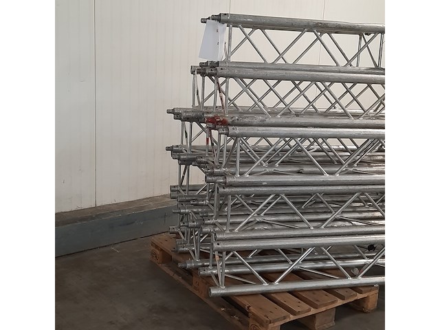 Ca. 11x paal t.b.v. truss systeem - afbeelding 6 van  7