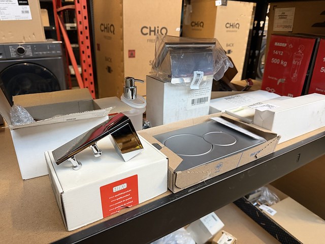 Ca. 11x sanitair/badkamer accessoires en toebehoren, w.o. geberit, emco - afbeelding 1 van  8