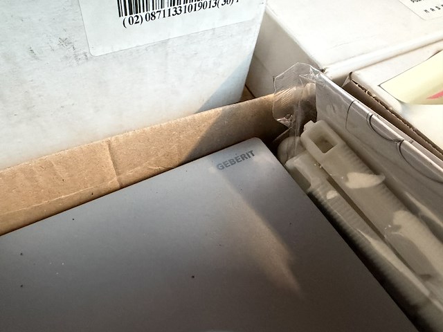 Ca. 11x sanitair/badkamer accessoires en toebehoren, w.o. geberit, emco - afbeelding 4 van  8