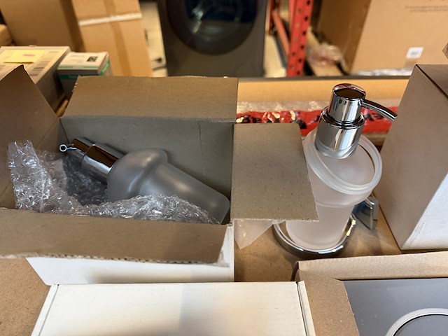 Ca. 11x sanitair/badkamer accessoires en toebehoren, w.o. geberit, emco - afbeelding 8 van  8