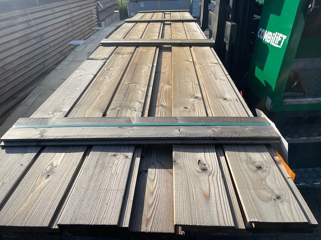 Ca. 11x thermo vuren shiplap, 20x142mm, lengte 420cm - afbeelding 1 van  3