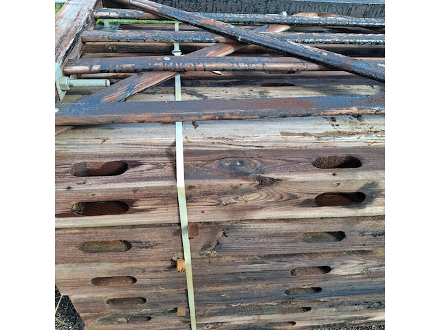 Ca. 120 meter omheining met enkele poort - afbeelding 2 van  13