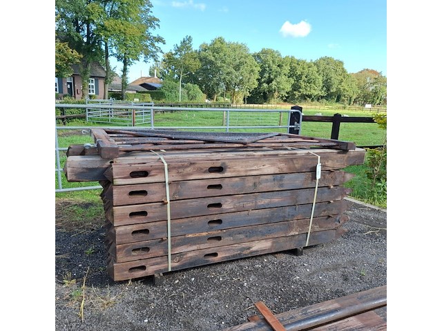 Ca. 120 meter omheining met enkele poort - afbeelding 12 van  13