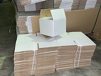 Ca. 1200x verzenddoosjes 132x119x96mm, wit - afbeelding 1 van  3