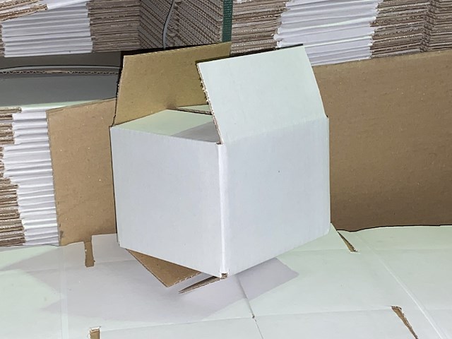 Ca. 1200x verzenddoosjes 132x119x96mm, wit - afbeelding 2 van  3