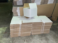 Ca. 1200x verzenddoosjes 132x119x96mm, wit - afbeelding 1 van  3