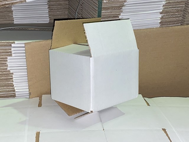 Ca. 1200x verzenddoosjes 132x119x96mm, wit - afbeelding 2 van  3