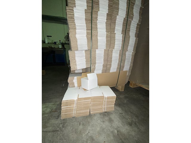 Ca. 1200x verzenddoosjes 132x119x96mm, wit - afbeelding 3 van  3