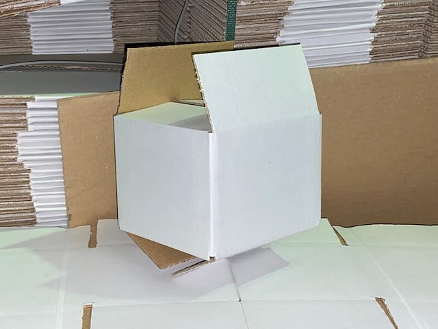 Ca. 1200x verzenddoosjes 13x12x10cm, wit - afbeelding 2 van  4