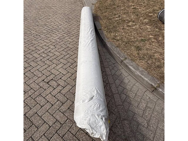 Ca. 120m2 kunstgras, 24 mm hoog, groen - afbeelding 3 van  3