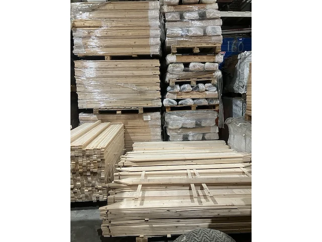 Ca. 120x bouwpakketten tuinhuisjes - afbeelding 2 van  13