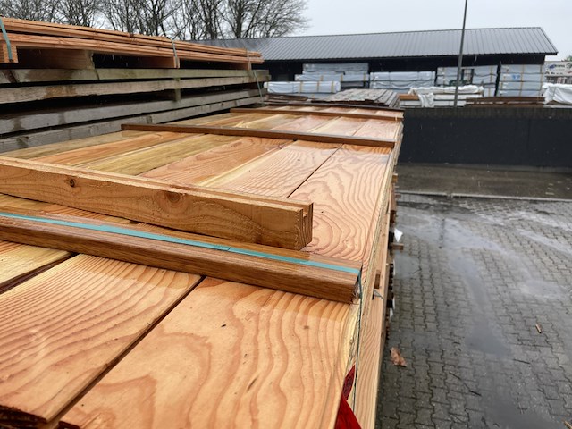 Ca. 120x douglas veer en groef, 18x185mm, lengte 400cm - afbeelding 1 van  3