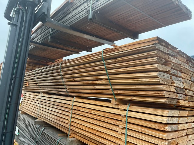 Ca. 120x douglas wisselsponning/halfhoutsrabat, 18x190mm, lengte 400cm - afbeelding 2 van  3