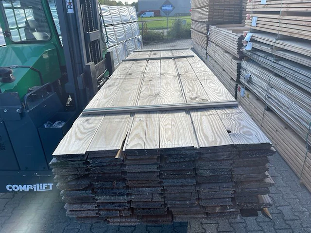 Ca. 120x douglas wisselsponning/halfhoutsrabat, 18x190mm, lengte 400cm - afbeelding 1 van  3