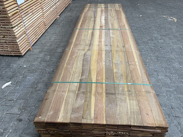 Ca. 120x guyana teak planken geschaafd, 16x90mm, lengte 450cm - afbeelding 1 van  3