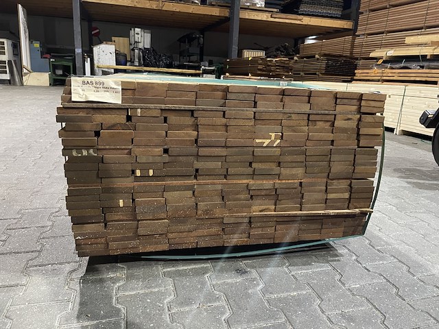 Ca. 120x guyana teak planken geschaafd , 21x90mm, lengte 305cm - afbeelding 3 van  4