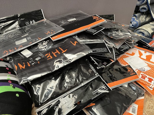 Ca. 120x knvb/wk t-shirts, snapback caps - afbeelding 4 van  9