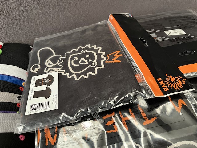 Ca. 120x knvb/wk t-shirts, snapback caps - afbeelding 5 van  9