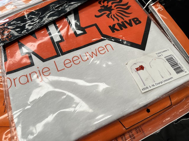 Ca. 120x knvb/wk t-shirts, snapback caps - afbeelding 7 van  9