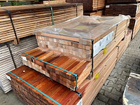 Ca. 121x angelim pedra palen geschaafd, 45x45mm, lengte 4/155cm, 63/185cm, 54/215cm - afbeelding 2 van  3