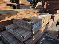 Ca. 121x angelim pedra palen geschaafd, 45x45mm, lengte 4/155cm, 63/185cm, 54/215cm - afbeelding 2 van  3