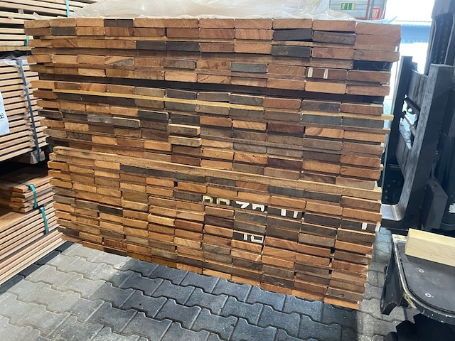 Ca. 121x angelim pedra planken geschaafd, 21x90mm, lengte 215cm - afbeelding 3 van  3