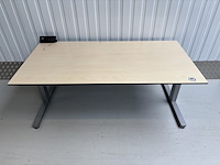 Ca. 122x bureau, ahrend, lichte houtkleur