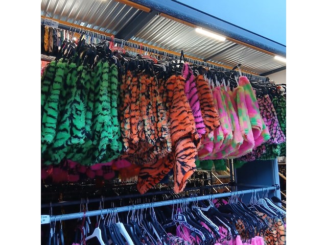 Ca. 122x carnaval feestkleding neon - afbeelding 1 van  5