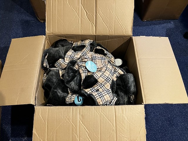 Ca. 122x mutsen, dan carol + overig, geruit - afbeelding 1 van  4